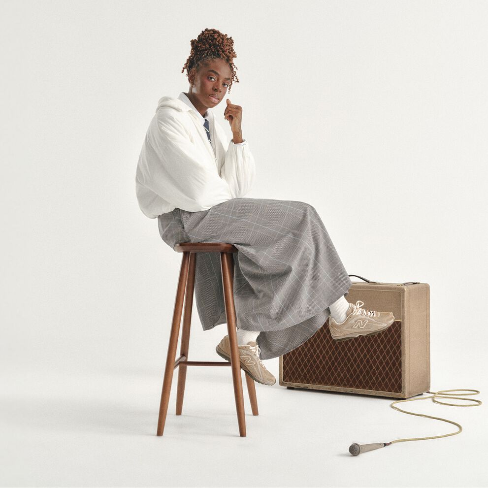 Image of a model wearing neutral 204L